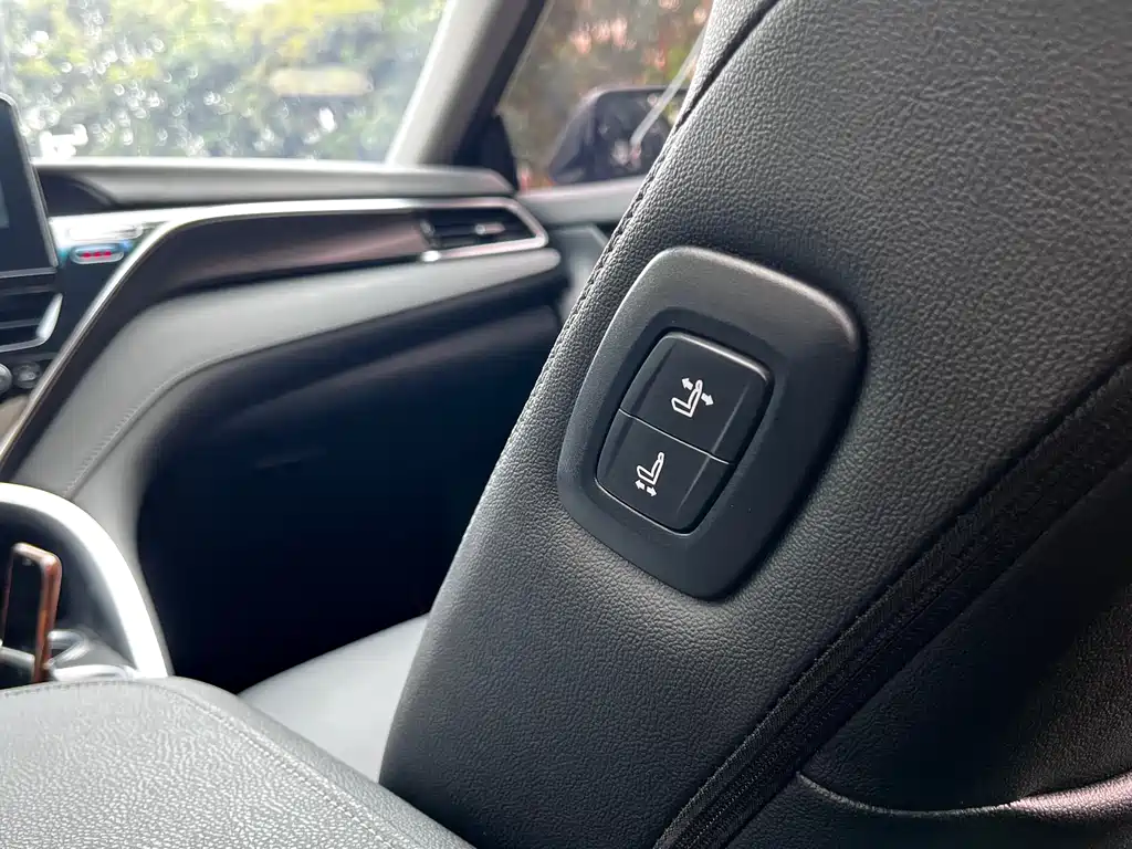 Toyota Camry 2023 — фото 18
