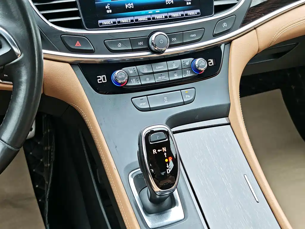 Buick LaCrosse 2017 — фото 9