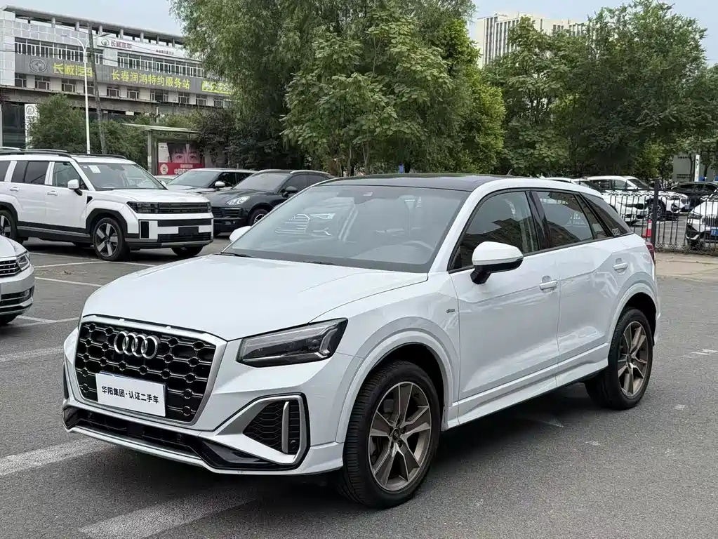 Audi Q2L 2024