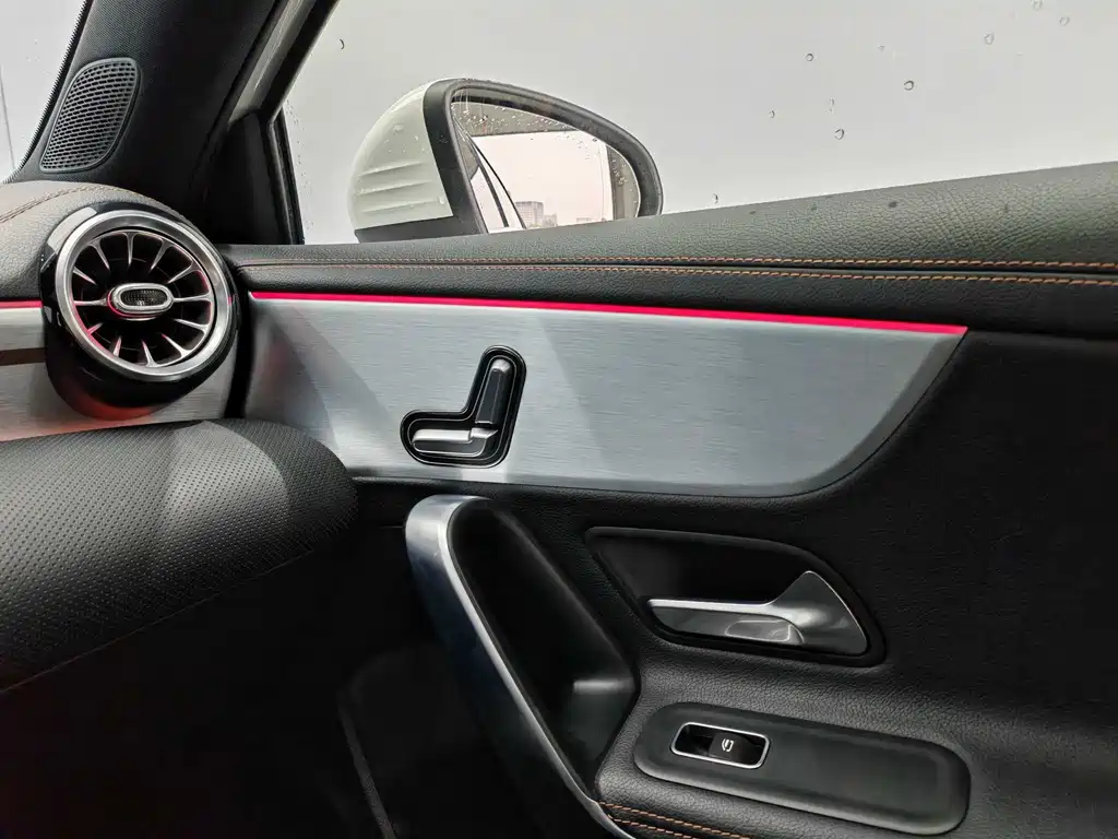 Mercedes-Benz A-Class 2019 — фото 17