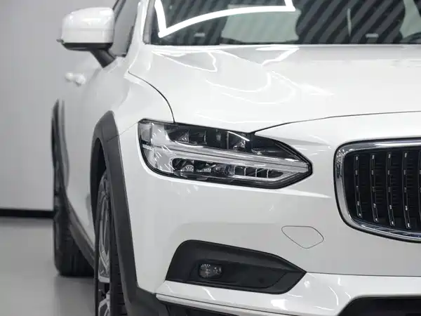 Volvo V90 2023