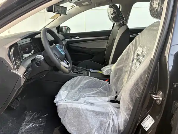 Volkswagen Golf 2025