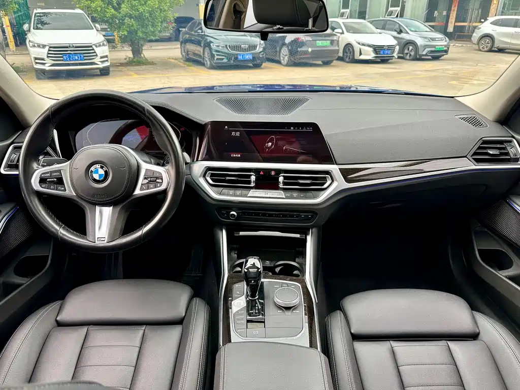 BMW 3 Series 2019 — фото 15