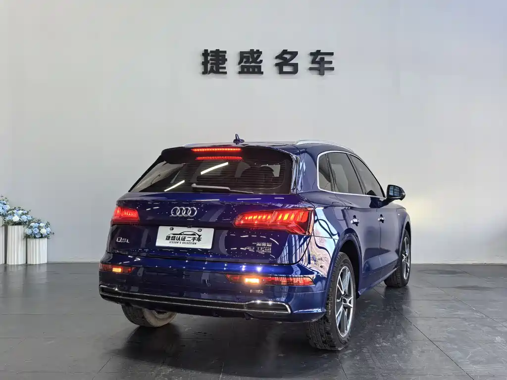 Audi Q5L 2019 — фото 6