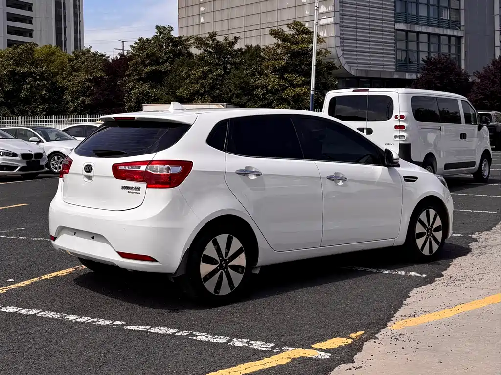 Kia K2 2015 — фото 4