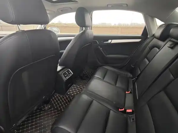 Audi A4L 2015