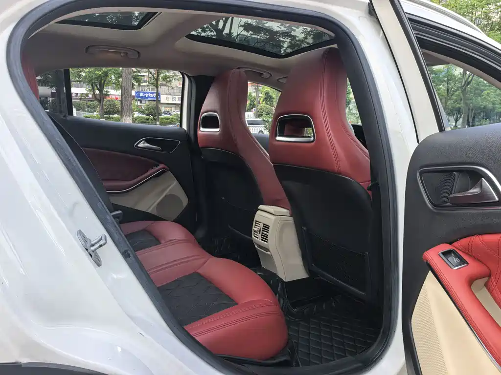 Mercedes-Benz GLA 2018 — фото 11