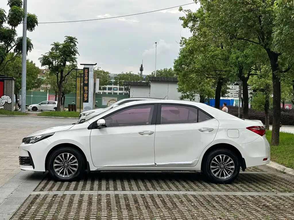 Toyota Corolla 2018 — фото 17