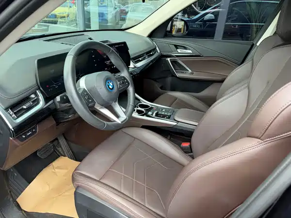 BMW iX1 2024