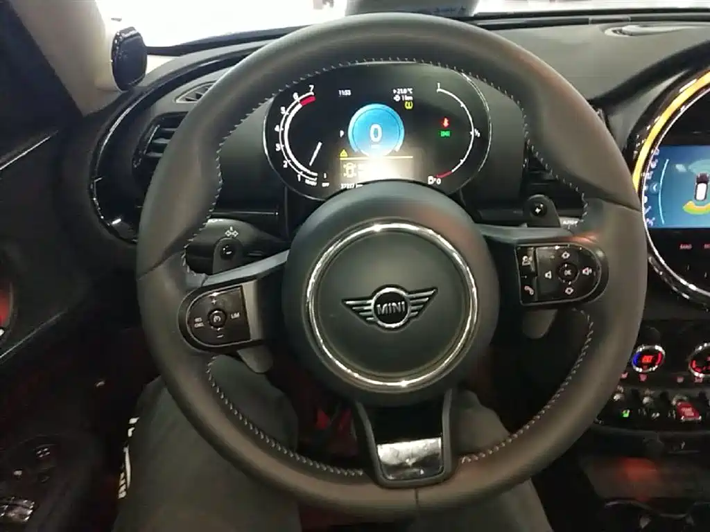 MINI Clubman 2023 — фото 11