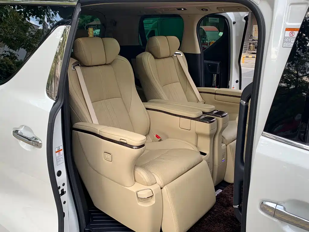 Toyota Alphard 2022 — фото 9