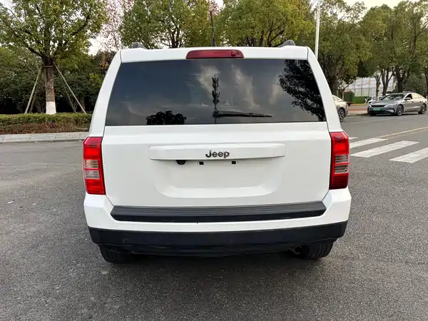 Jeep Freelancer 2015