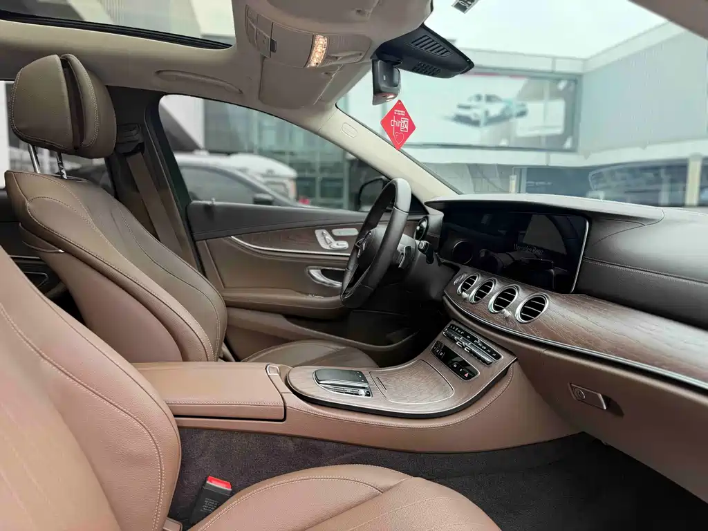 Mercedes-Benz E-Class 2023 — фото 6