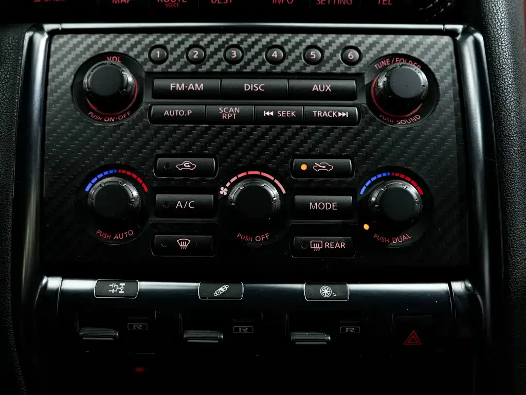 Nissan GT-R 2014 — фото 13