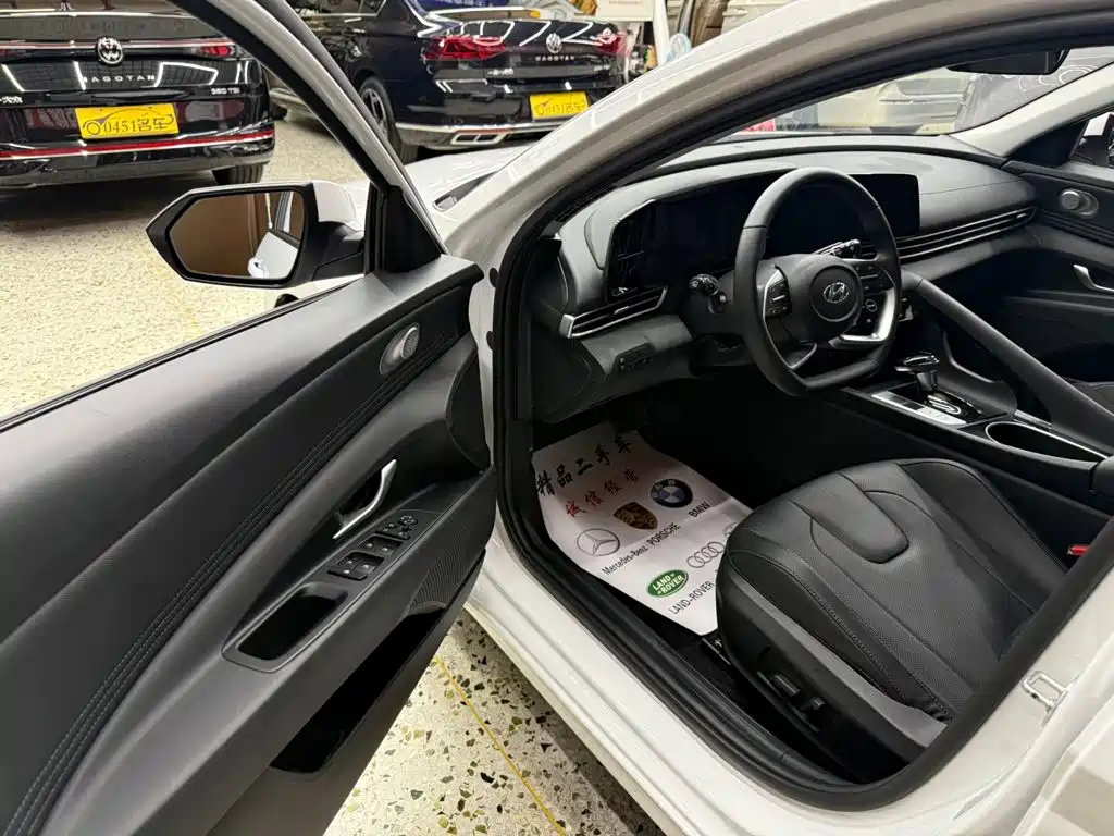 Hyundai Elantra 2023