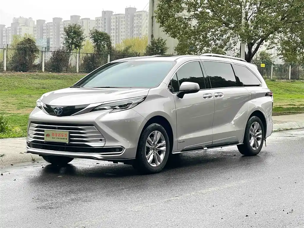 Toyota Sienna 2022 — фото 1