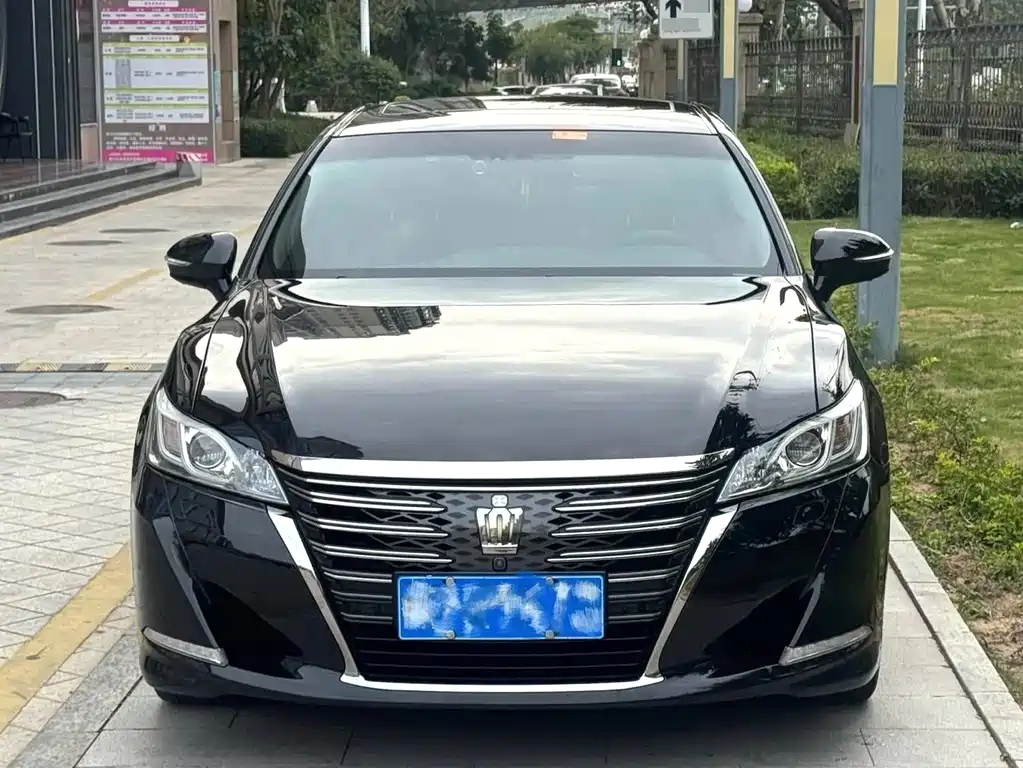 Toyota Crown 2018 — фото 2