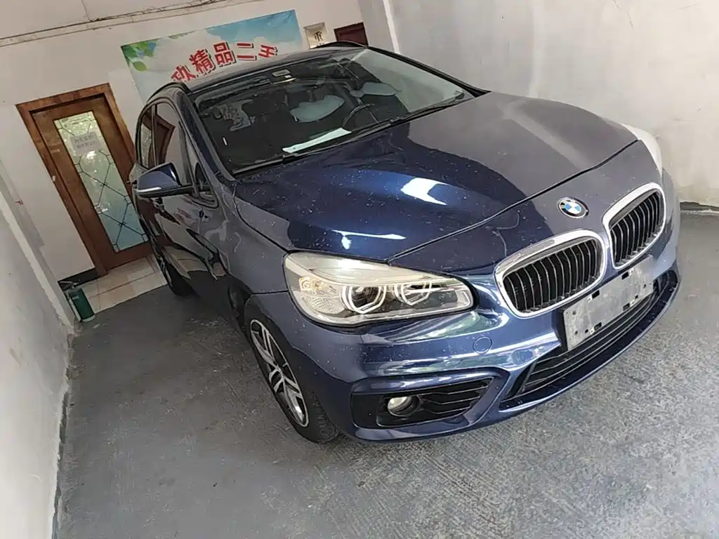 BMW 2 Series Station Wagon 2017 — фото 4