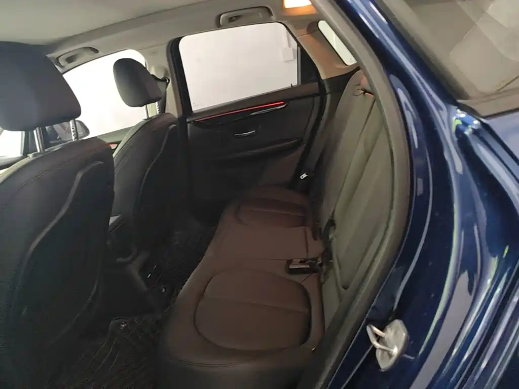 BMW 2 Series Station Wagon 2017 — фото 17