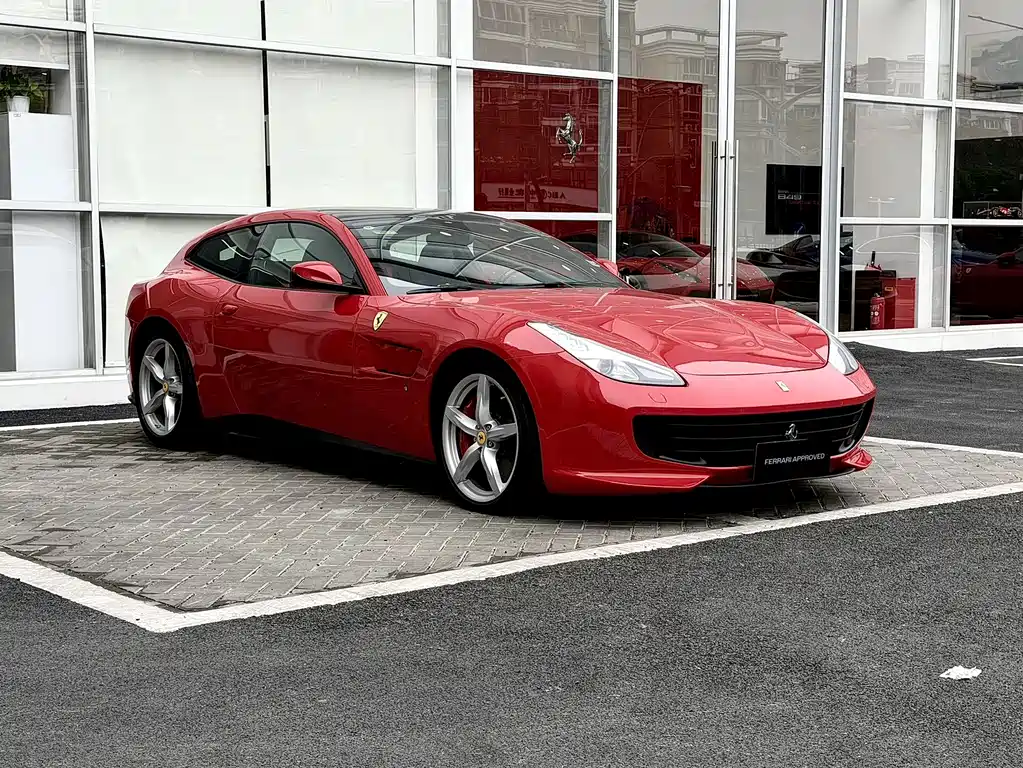 Ferrari GTC4Lusso 2018 — фото 2
