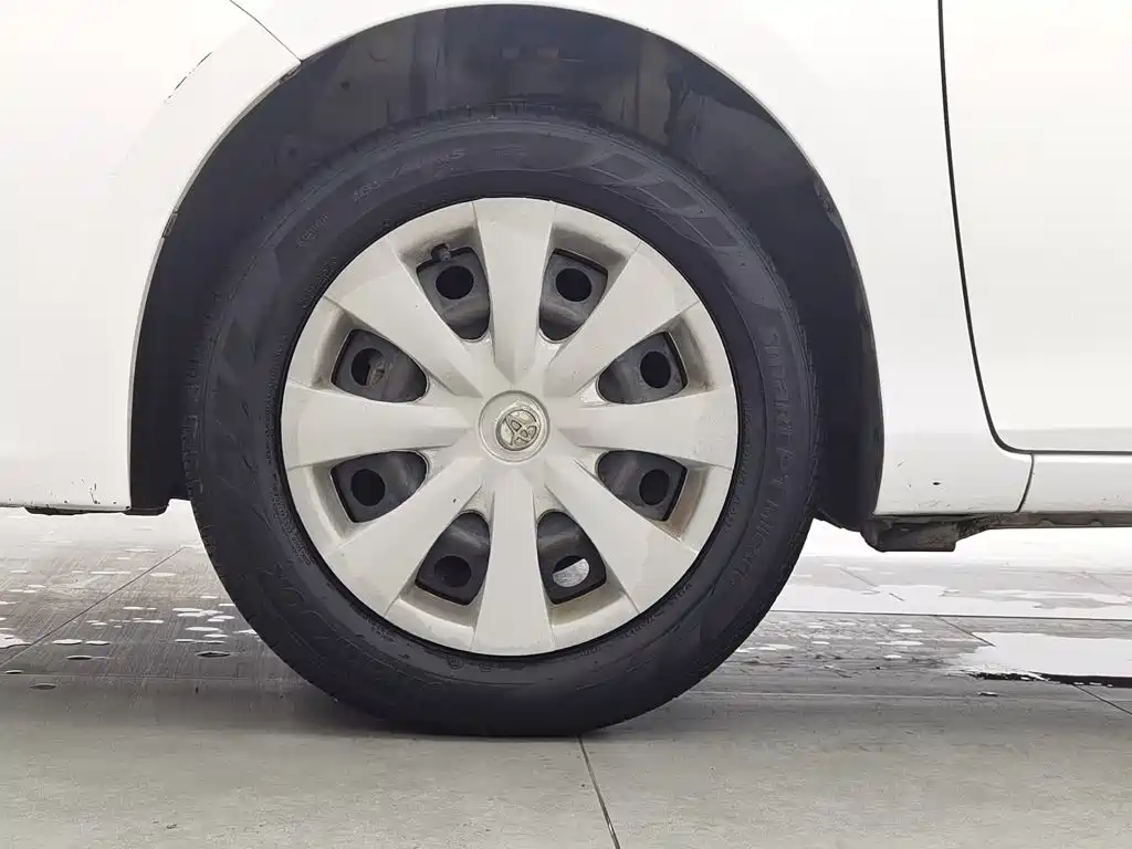 Toyota Yaris L 2015 — фото 17