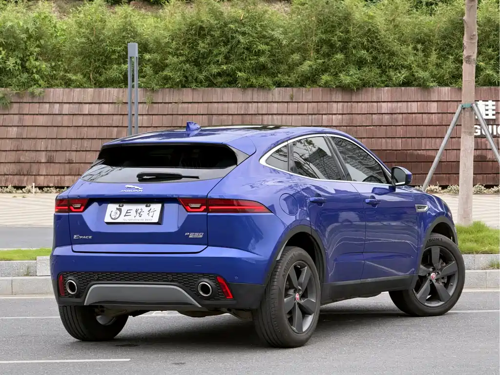 Jaguar E-PACE 2019 — фото 20