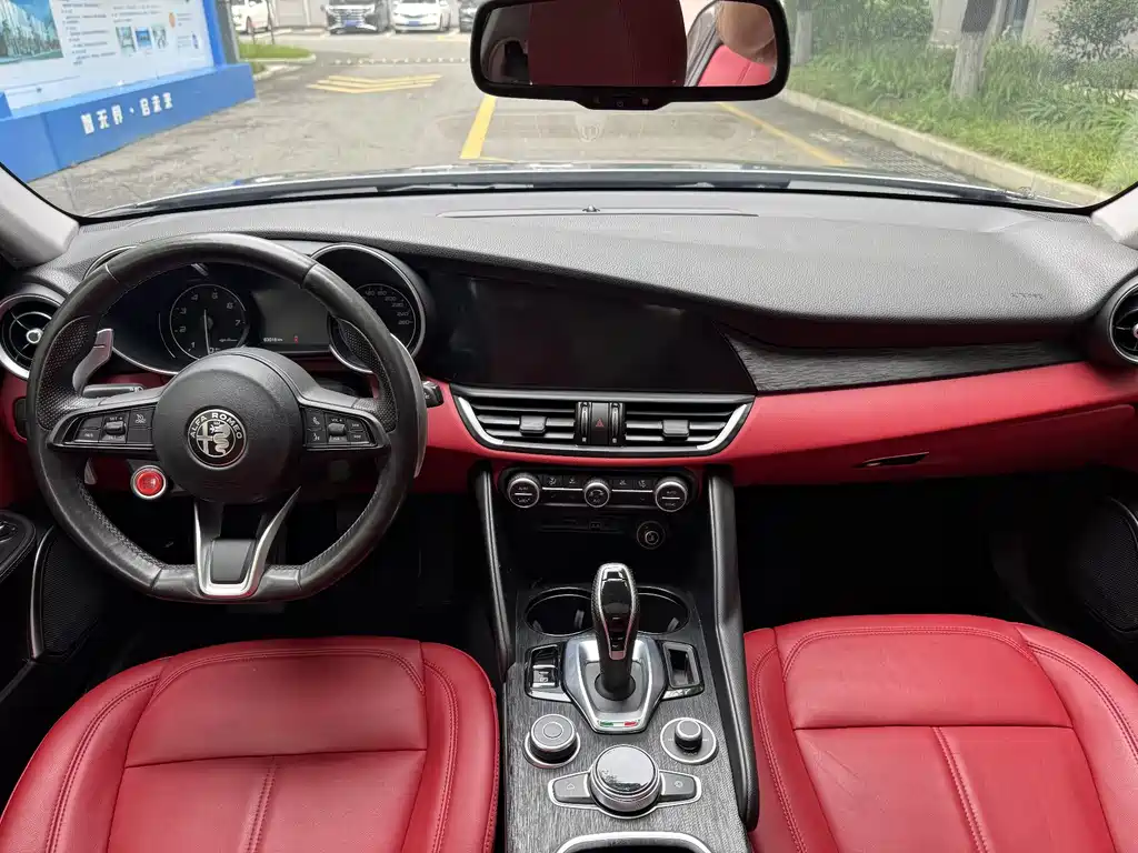 Alfa Romeo Giulia 2021 — фото 4
