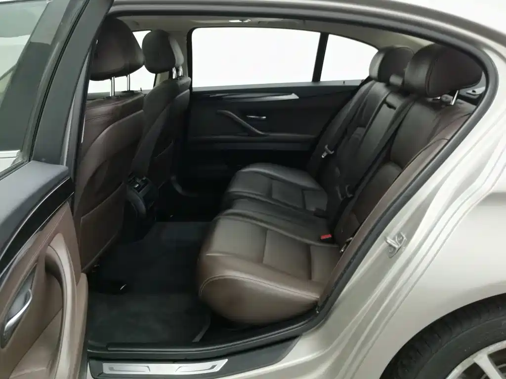 BMW 5 Series 2015 — фото 15