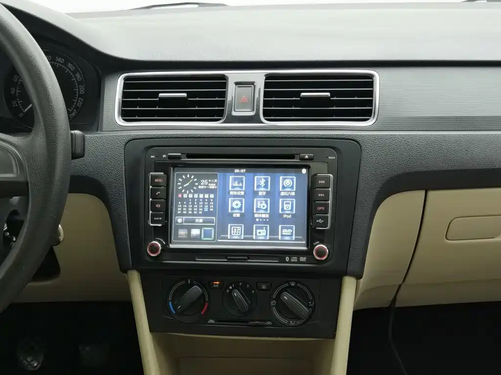 Skoda Rapid 2013 — фото 12