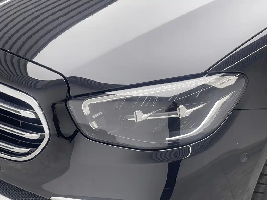 Mercedes-Benz E-Class 2023 — фото 18