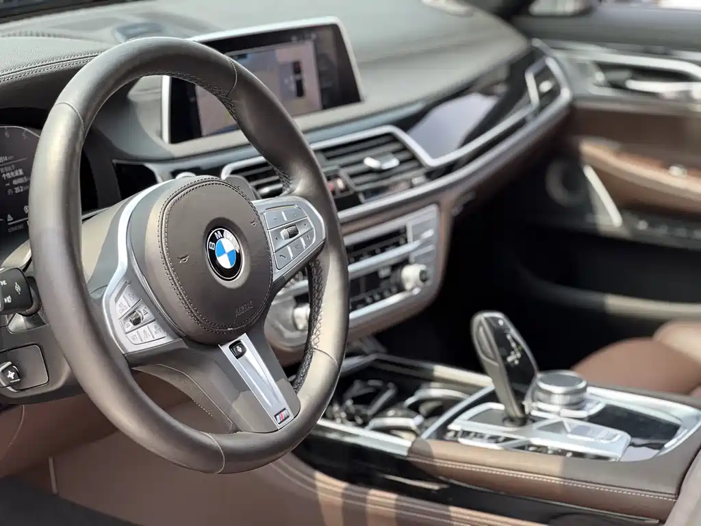 BMW 7 Series 2023 — фото 16