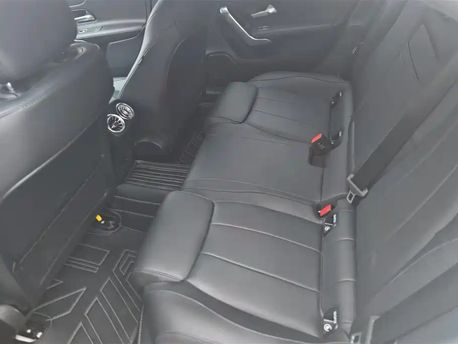 Mercedes-Benz A-Class 2022 — фото 11