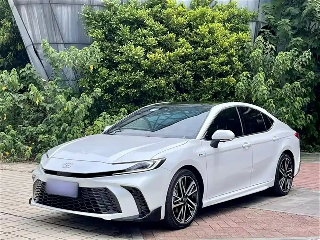 Toyota Camry 2024 — фото 2