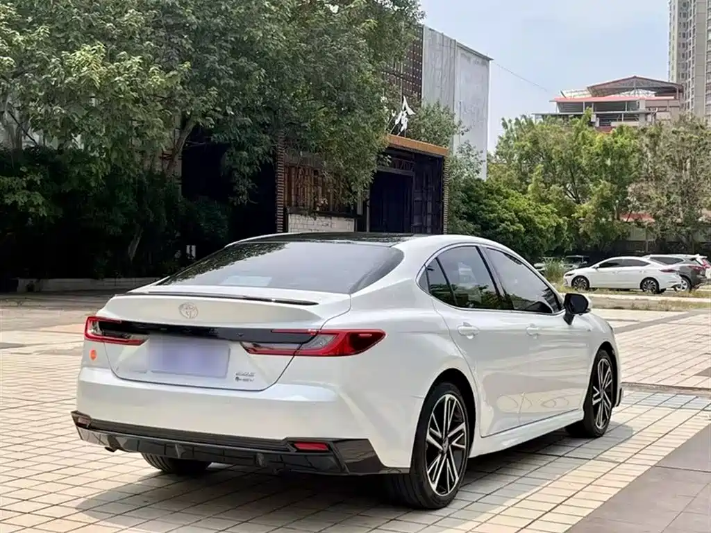 Toyota Camry 2024 — фото 10