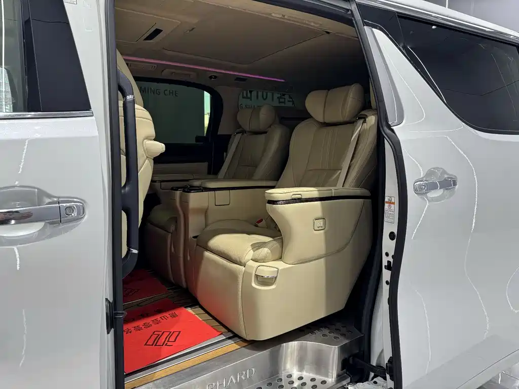 Toyota Alphard 2020 — фото 19