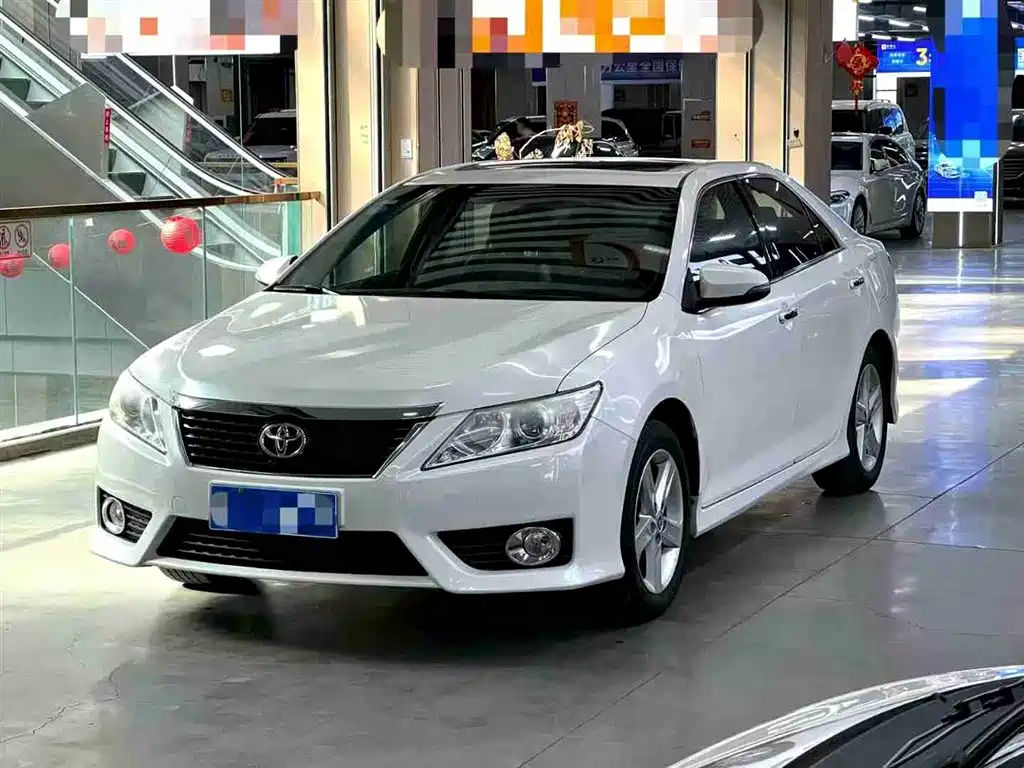 Toyota Camry 2015 — фото 1