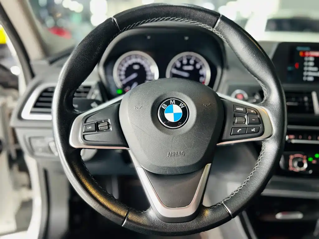 BMW 1 Series 2018 — фото 9