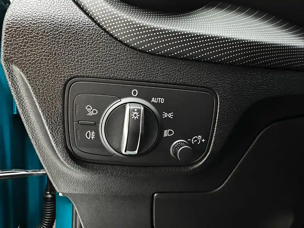 Audi Q2L 2023 — фото 17