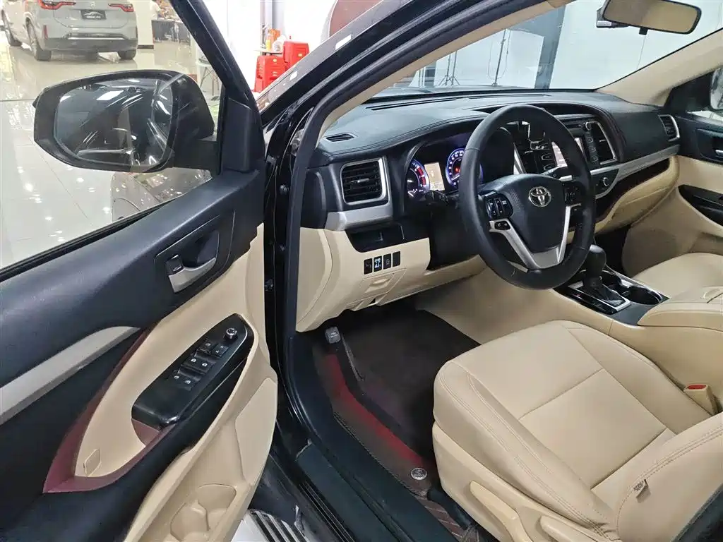 Toyota Highlander 2018 — фото 12