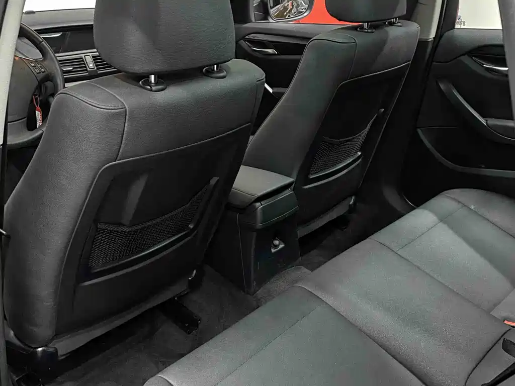 BMW X1 2012 — фото 11