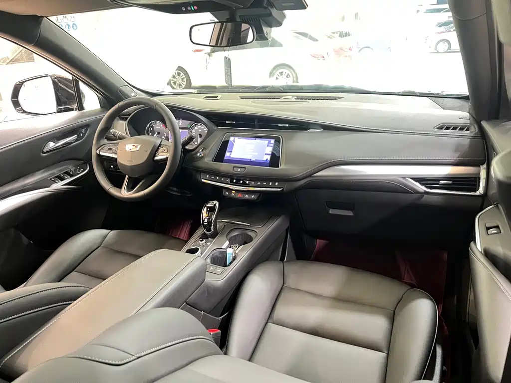 Cadillac XT4 2022 — фото 10