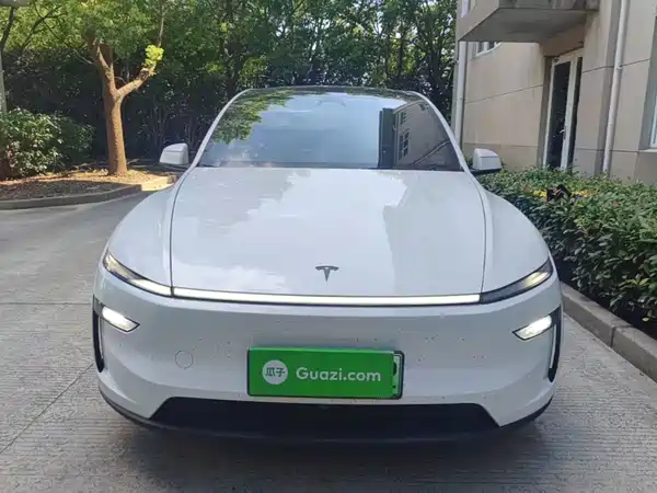 Tesla Model Y L 2025