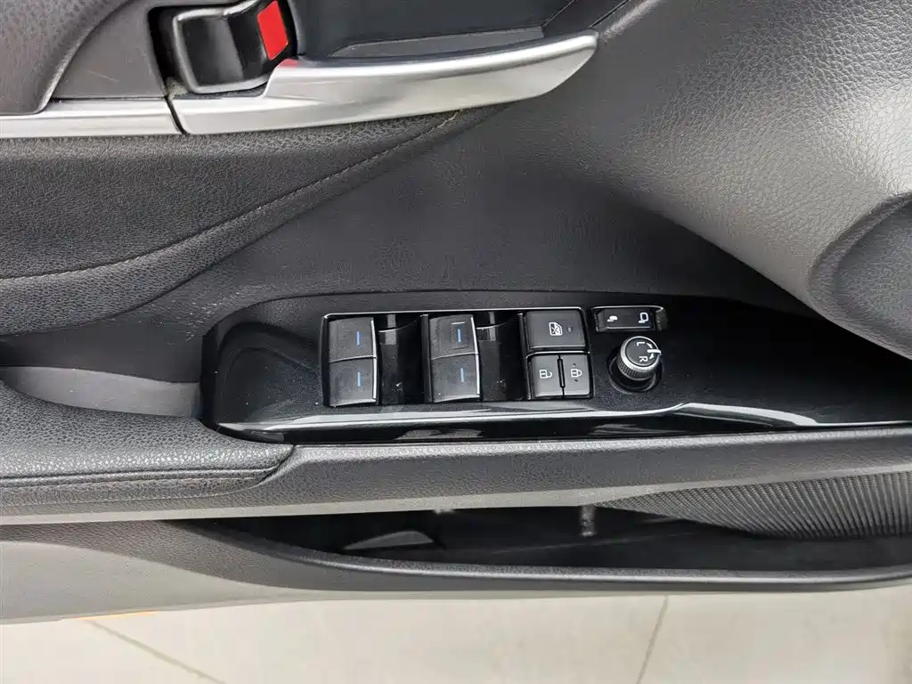 Toyota Camry 2023 — фото 9