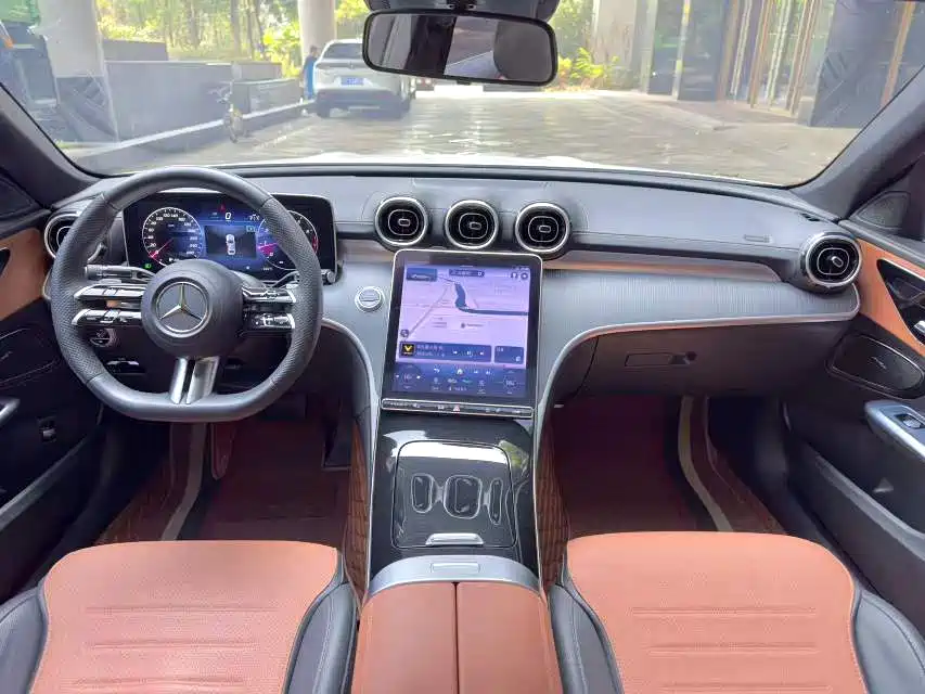 Mercedes-Benz C-Class 2024 — фото 10