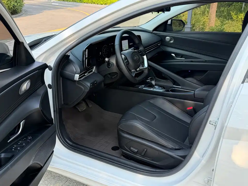 Hyundai Elantra 2022