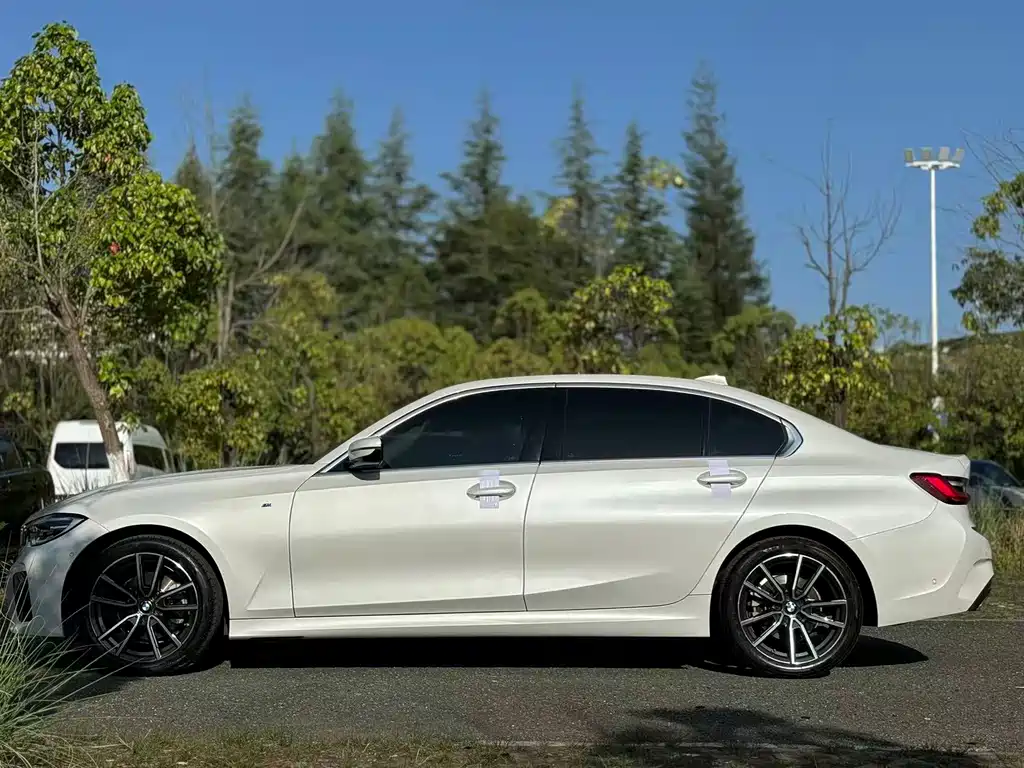 BMW 3 Series 2021 — фото 11