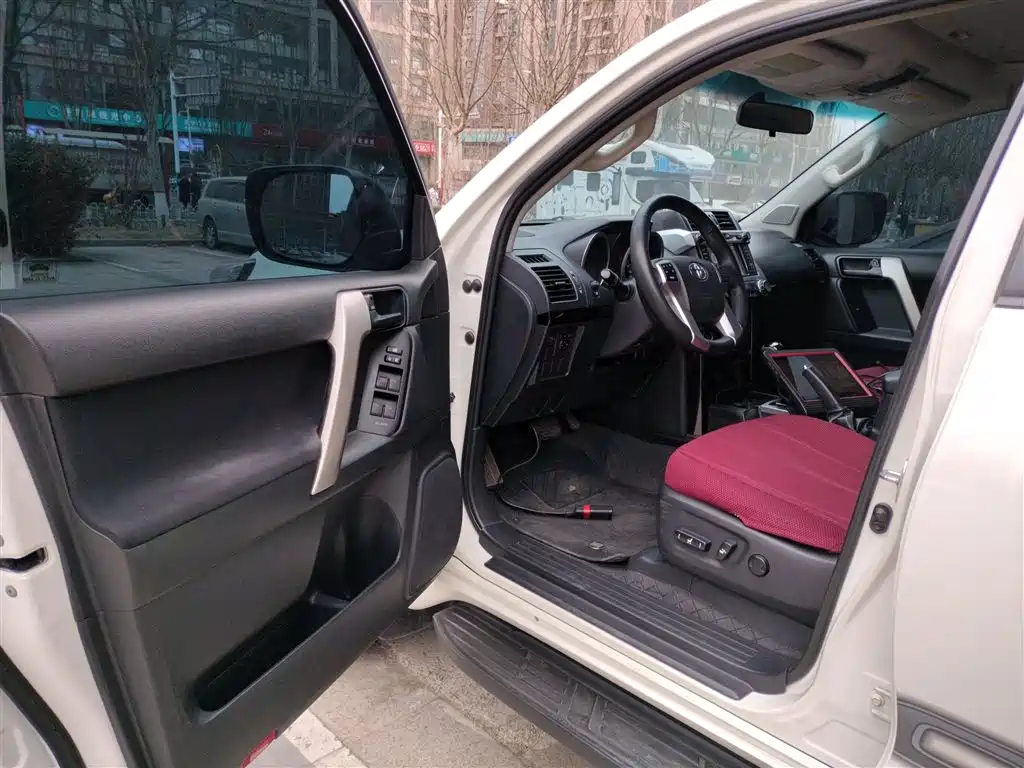 Toyota Prado 2015 — фото 12