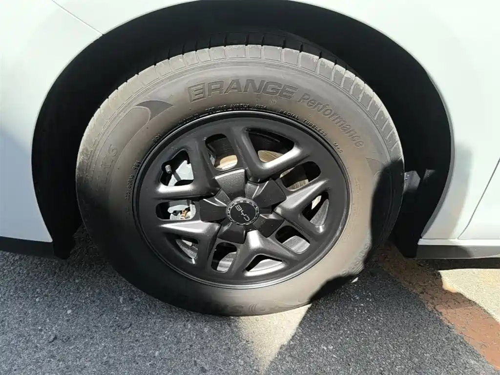 BYD Seal 05 DM-i 2025 — фото 23