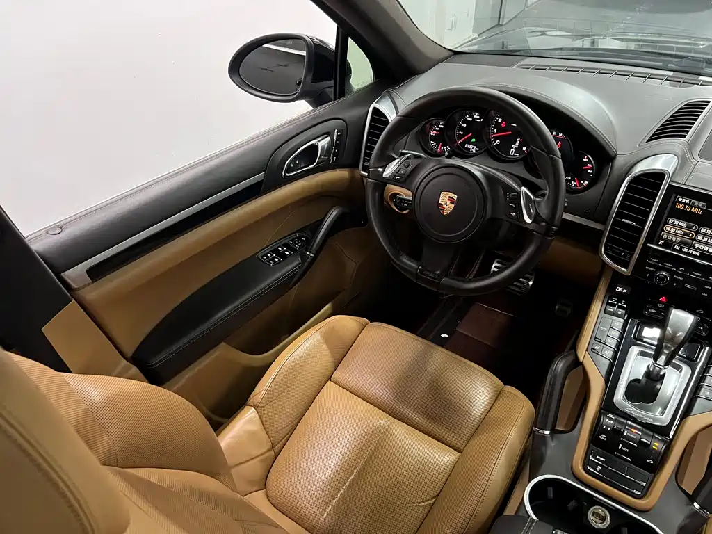 Porsche Cayenne 2014 — фото 14