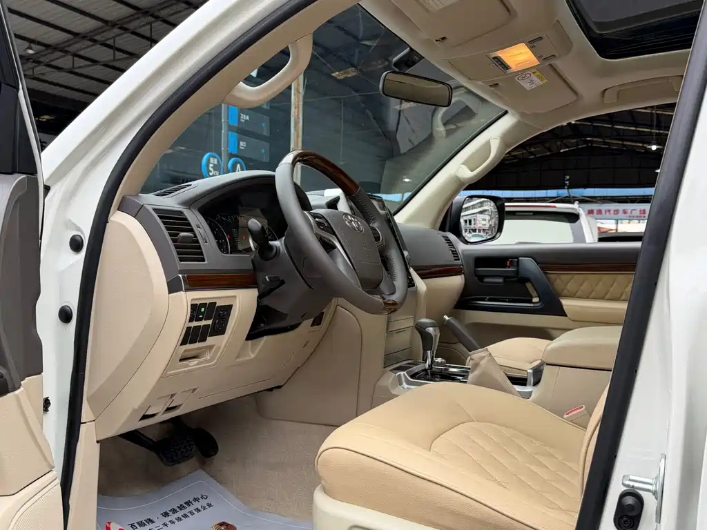 Toyota Land Cruiser 2018 — фото 5
